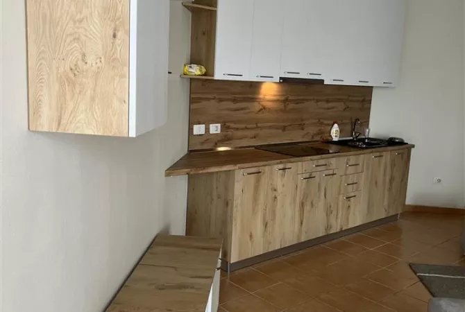 Shtepi me qera Apartament ne Tirane, 2+1, Mobilimi E mobiluar, Pagesa 45,000  Leke.