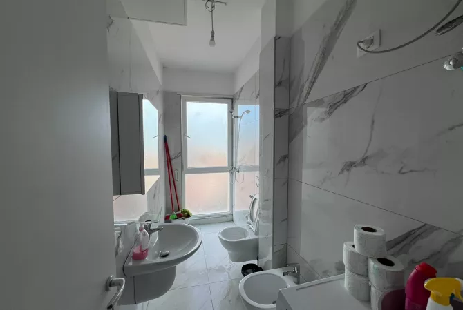Shtepi me qera 1+1 ne Tirane - 65,000 Leke