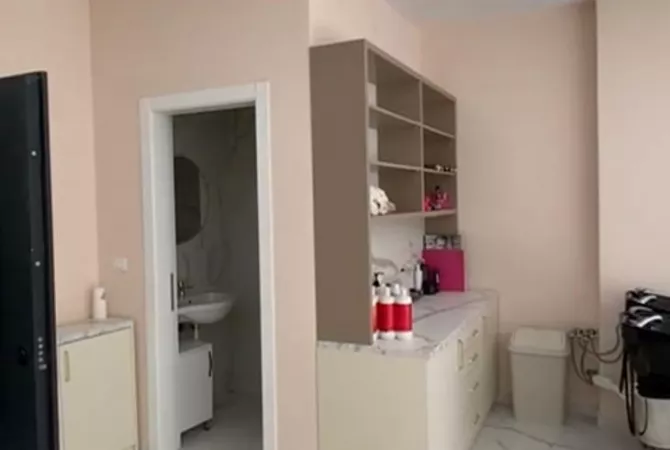 Ambient biznesi me qera 1+1 ne Tirane - 8,000 Euro