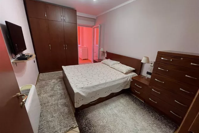 Shtepi me qera Apartament ne Tirane, 2+1, Mobilimi E mobiluar, Pagesa 1,000  Euro.