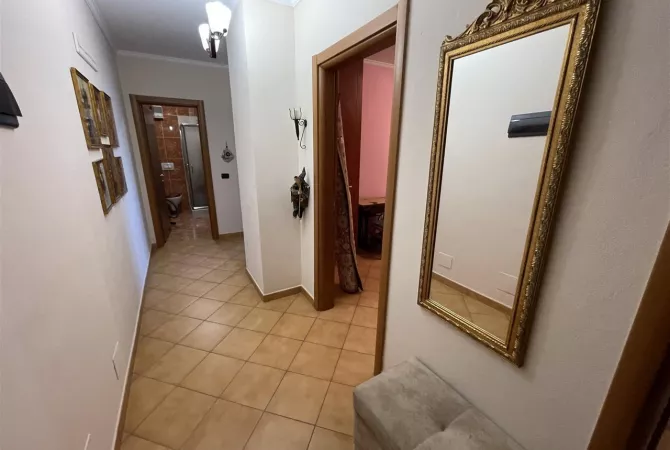 Shtepi me qera Apartament ne Tirane, 2+1, Mobilimi E mobiluar, Pagesa 1,000  Euro.