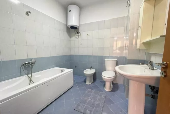 Shtepi me qera 2+1 ne Tirane - 50,000 Leke