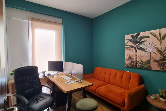 Jepet me qera apartament 4+1 per zyra, tek 21 Dhjetori