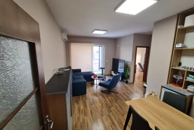 Ambient biznesi me qera 3+1 ne Tirane - 1,600,000 Leke
