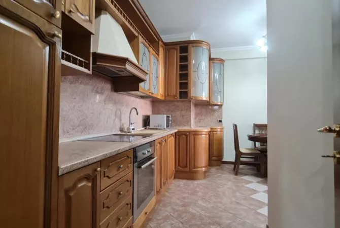 Shtepi me qera Apartament ne Tirane, 3+1, Mobilimi E mobiluar, Pagesa 850  Euro.