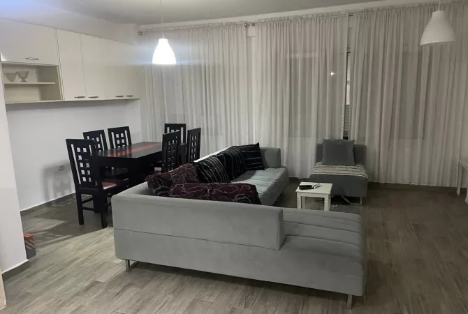 Shtepi me qera Apartament ne Tirane, 2+1, Mobilimi E mobiluar, Pagesa 50,000  Leke.