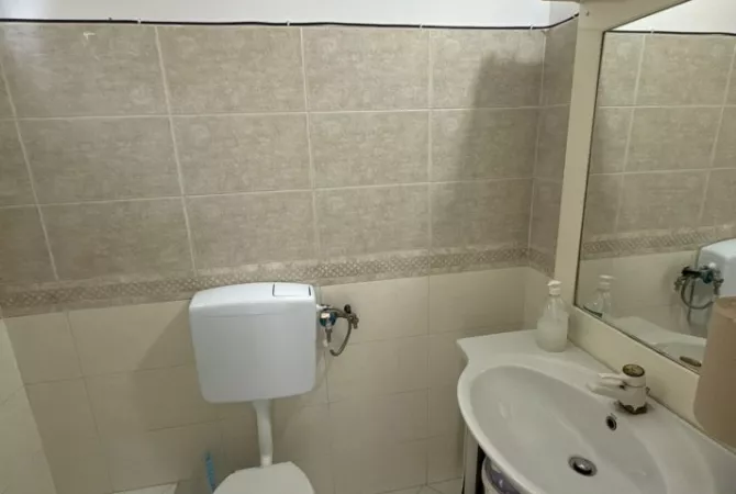 Ambient biznesi me qera 1+1 ne Tirane - 27,000 Leke