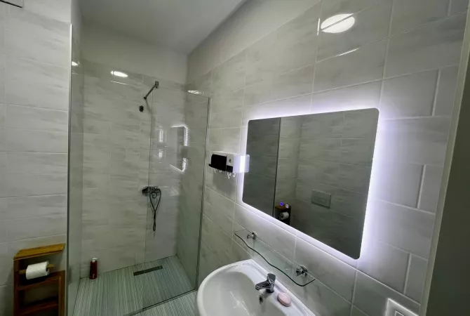 Shtepi me qera Apartament ne Tirane, 2+1, Mobilimi E mobiluar, Pagesa 650  Euro.