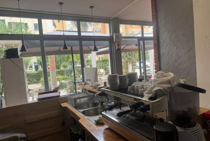 Ambient biznesi me qera 2+1 ne Tirane - 1,000 Euro
