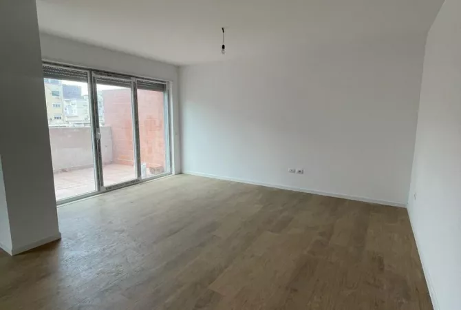 Shtepi ne shitje Apartament ne Tirane, 2+1, Mobilimi Bosh, pa mobiluar, Pagesa 667,000  Euro.