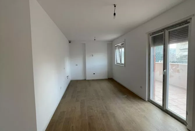 Shtepi ne shitje Apartament ne Tirane, 2+1, Mobilimi Bosh, pa mobiluar, Pagesa 667,000  Euro.