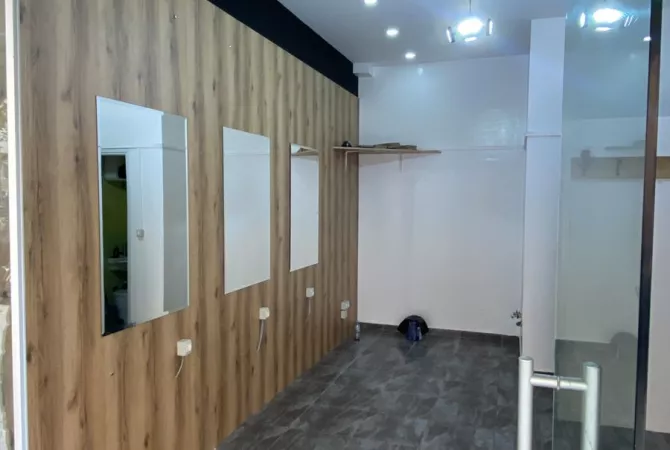 Ambient biznesi me qera 1+1 ne Tirane - 300 Euro