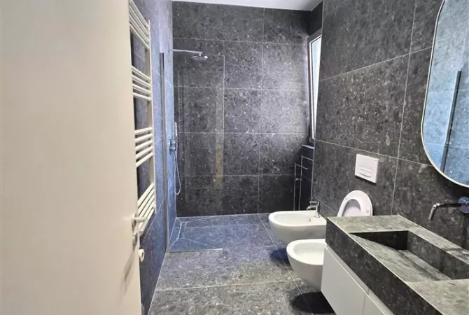 Shtepi me qera Apartament ne Tirane, 1+1, Mobilimi E mobiluar, Pagesa 1,400  Euro.