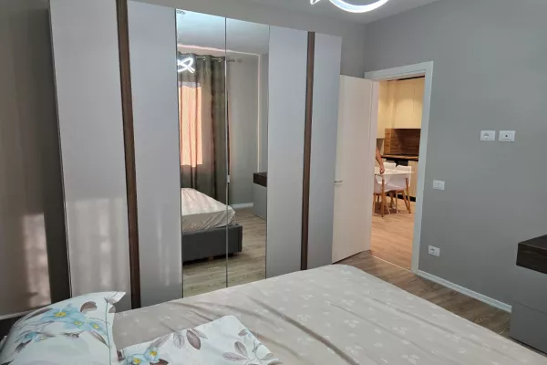Shtepi me qera Apartament ne Tirane, 2+1, Mobilimi E mobiluar, Pagesa 50,000  Leke.