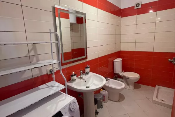 Shtepi ne shitje Apartament ne Tirane, 1+1, Mobilimi E mobiluar, Pagesa 125,000  Euro.