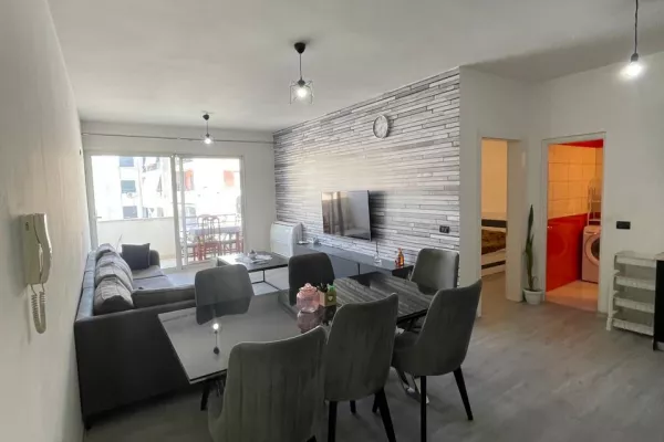 Shtepi ne shitje Apartament ne Tirane, 1+1, Mobilimi E mobiluar, Pagesa 125,000  Euro.