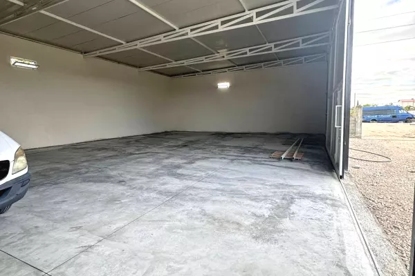 Ambient biznesi me qera 4+1 ne Tirane - 1,500 Euro