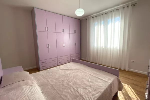 Shtepi me qera Apartament ne Tirane, 2+1, Mobilimi E mobiluar, Pagesa 800  Euro.