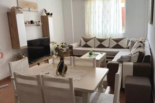Shtepi me qera 2+1 ne Tirane - 42,000 Leke