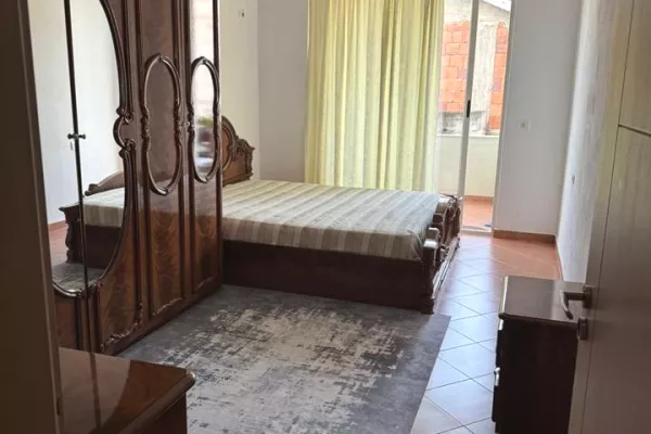 Shtepi me qera 2+1 ne Tirane - 42,000 Leke