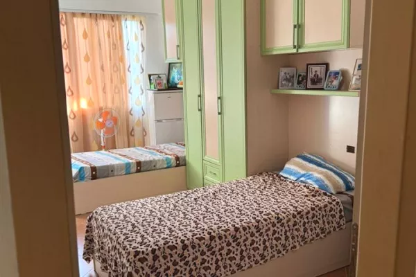 Shtepi me qera 2+1 ne Tirane - 42,000 Leke