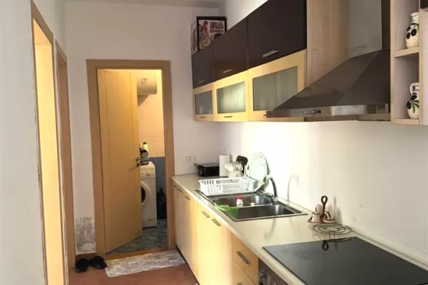 Shtepi me qera Apartament ne Tirane, 2+1, Mobilimi E mobiluar, Pagesa 42,000  Leke.