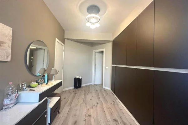 Shtepi ne shitje 3+1 ne Tirane - 370,000 Euro