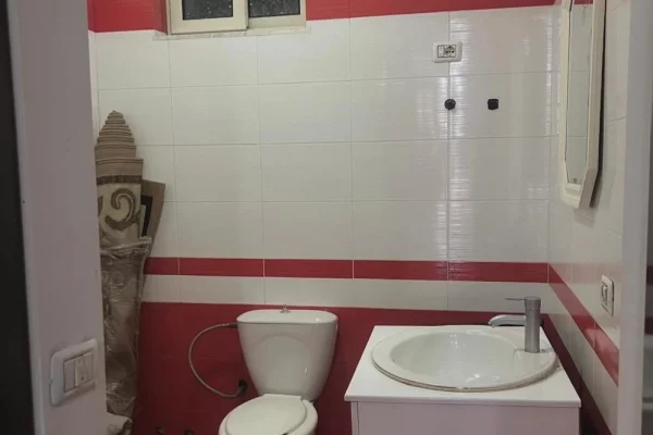 Shtepi me qera Apartament ne Tirane, 3+1, Mobilimi E mobiluar, Pagesa 500  Euro.