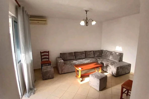 Shtepi me qera 1+1 ne Tirane - 45,000 Leke