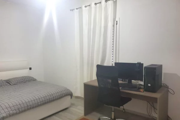 Shtepi ne shitje Apartament ne Tirane, 3+1, Mobilimi Bosh, pa mobiluar, Pagesa 400,000  Euro.
