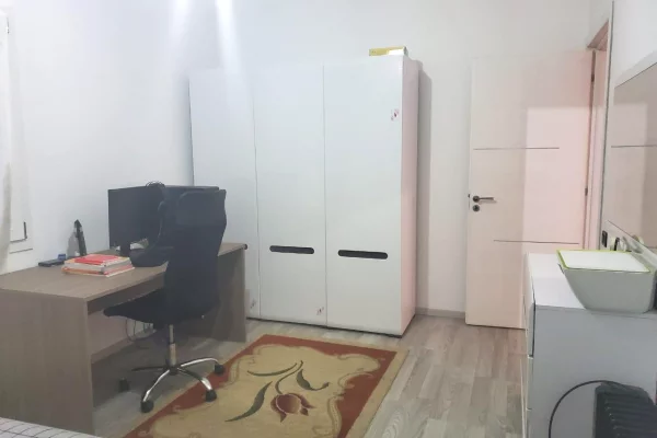 Shtepi ne shitje Apartament ne Tirane, 3+1, Mobilimi Bosh, pa mobiluar, Pagesa 400,000  Euro.