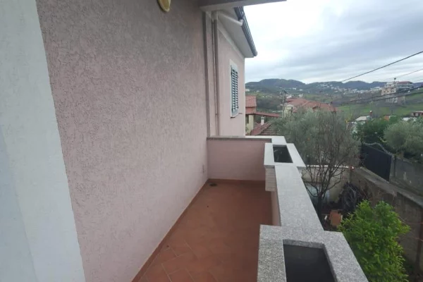 Shtepi ne shitje Apartament ne Tirane, 3+1, Mobilimi Bosh, pa mobiluar, Pagesa 400,000  Euro.