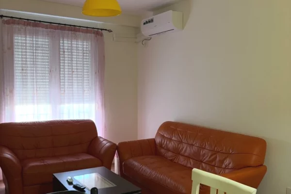 Shtepi me qera Apartament ne Tirane, 1+1, Mobilimi E mobiluar, Pagesa 520  Euro.