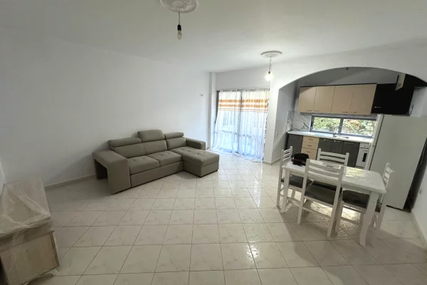 Shtepi me qera 2+1 ne Tirane - 380 Euro