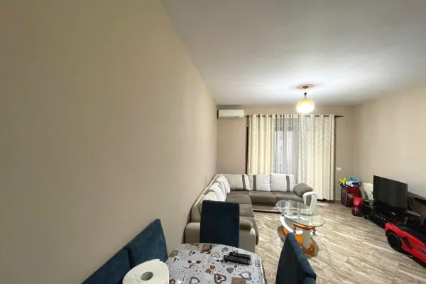 Shtepi me qera 2+1 ne Tirane - 550 Euro