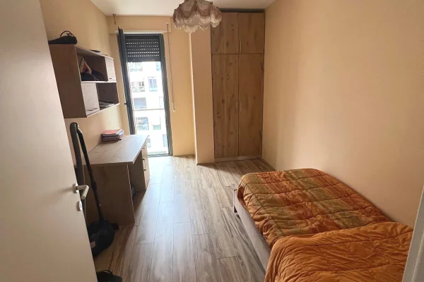 Shtepi me qera 2+1 ne Tirane - 750 Euro