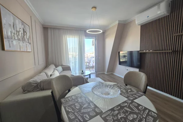 Shtepi me qera 2+1 ne Tirane - 650 Euro