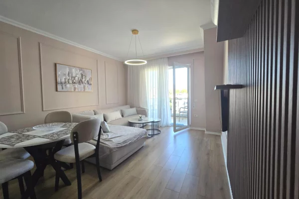 Shtepi me qera 2+1 ne Tirane - 650 Euro