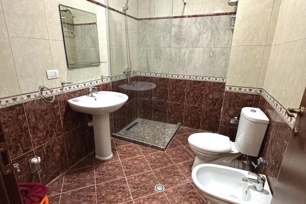 Shtepi me qera 2+1 ne Tirane - 75,000 Leke