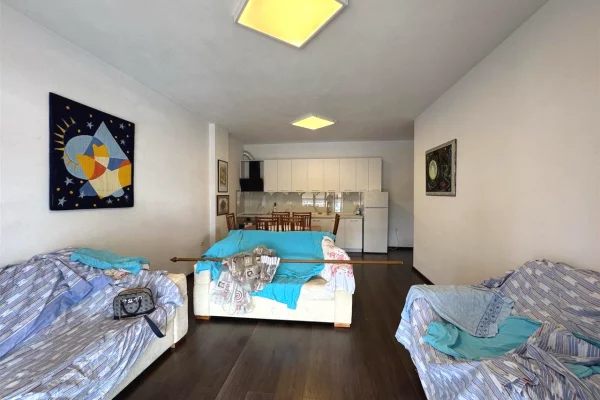 Shtepi me qera 2+1 ne Tirane - 450 Euro