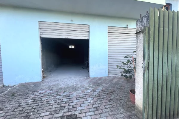 Business Property for Rent 4+1 in Tirana - 350 Euro