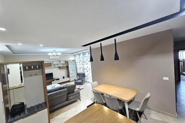 Shtepi me qera Apartament ne Tirane, 2+1, Mobilimi E mobiluar, Pagesa 650  Euro.