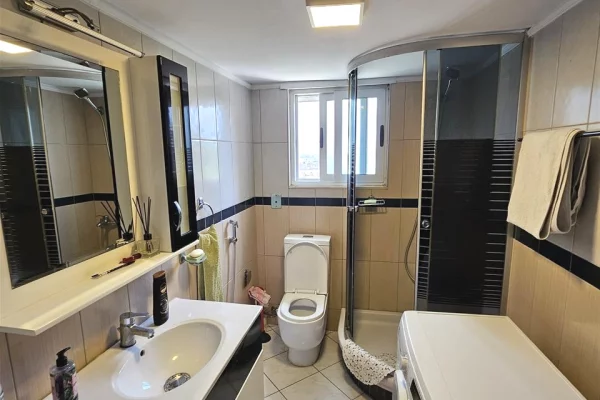 Shtepi me qera 2+1 ne Tirane - 650 Euro