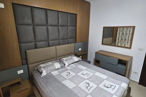 Shtepi me qera 2+1 ne Tirane - 650 Euro