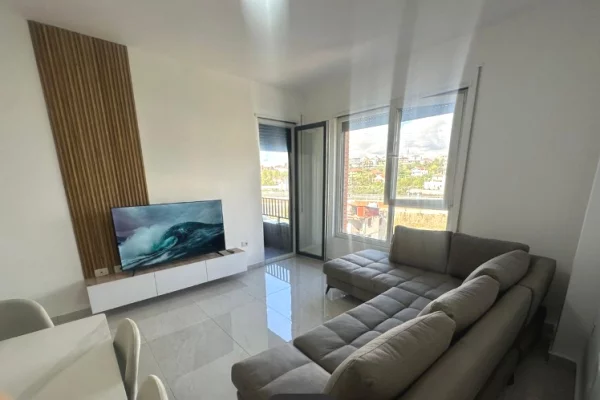 Shtepi me qera 2+1 ne Tirane - 60,000 Leke