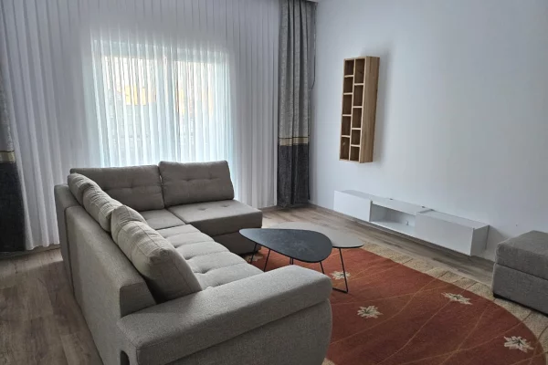 Shtepi me qera Apartament ne Tirane, 3+1, Mobilimi E mobiluar, Pagesa 700  Euro.