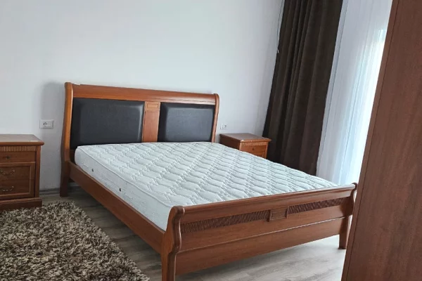 Shtepi me qera Apartament ne Tirane, 3+1, Mobilimi E mobiluar, Pagesa 700  Euro.