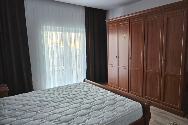 Shtepi me qera Apartament ne Tirane, 3+1, Mobilimi E mobiluar, Pagesa 700  Euro.