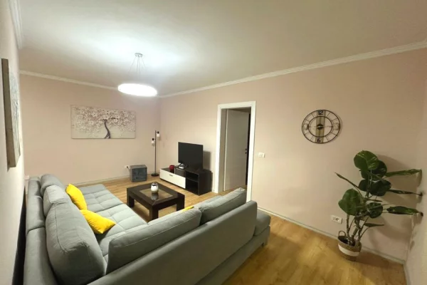 Shtepi me qera Apartament ne Tirane, 2+1, Mobilimi E mobiluar, Pagesa 650  Euro.