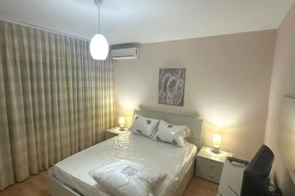 Shtepi me qera Apartament ne Tirane, 2+1, Mobilimi E mobiluar, Pagesa 650  Euro.
